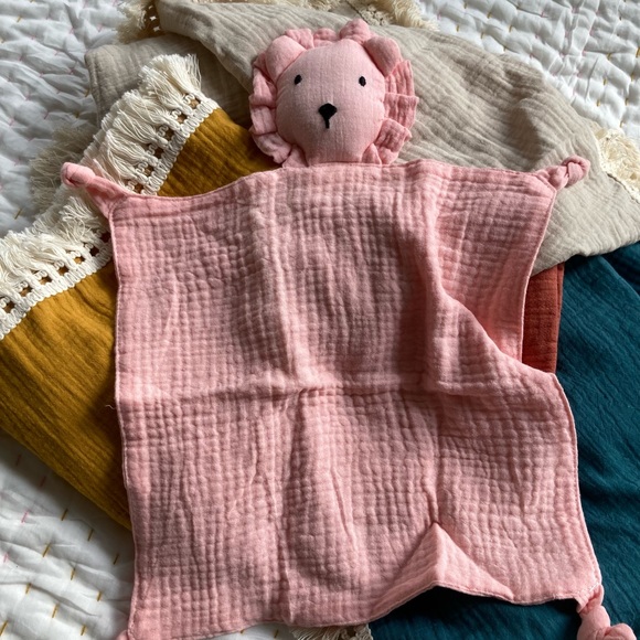 ⭐️ BOGO ⭐️ HP Leah the lion Muslin Lovey - Picture 4 of 8